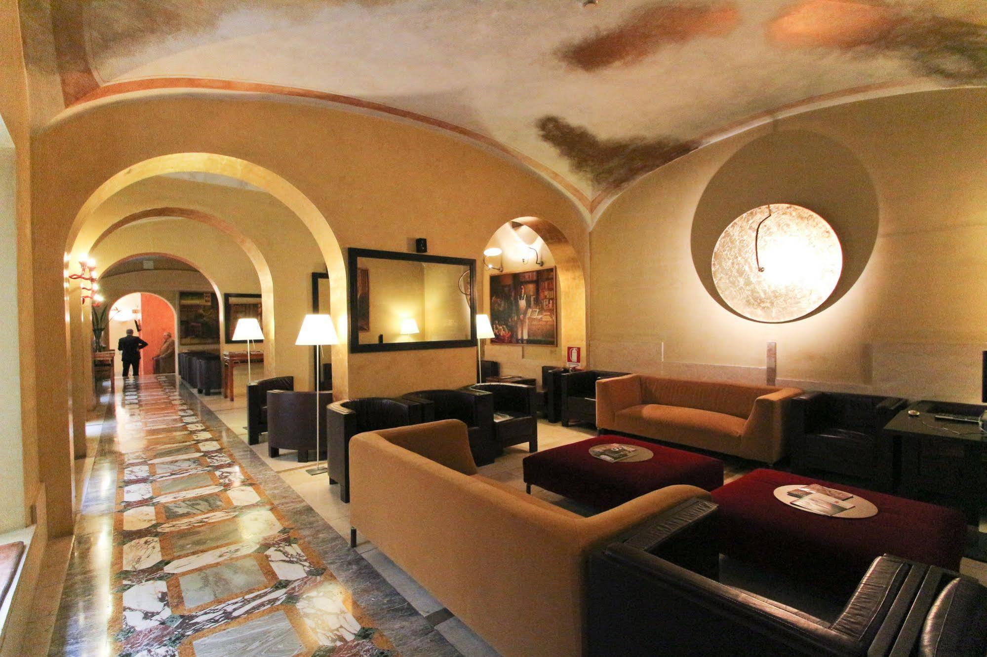 Una Hotels Empire Roma Exterior photo