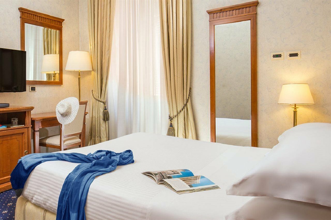 Una Hotels Empire Roma Exterior photo